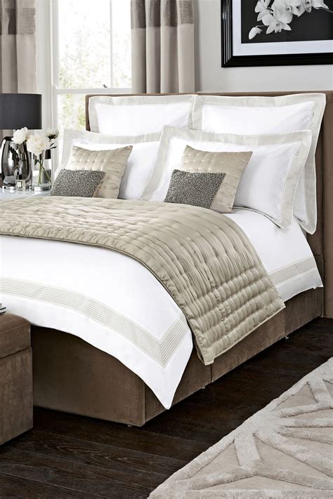 Luxury Bedroom Throws