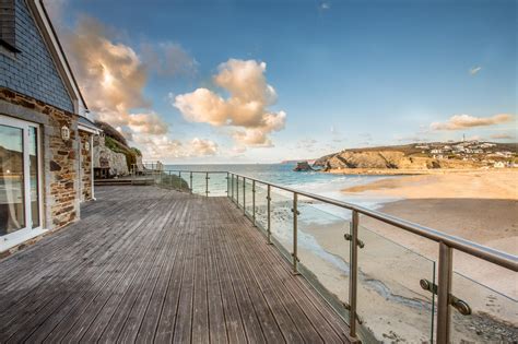 luxury coastal holiday homes uk