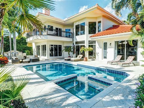 luxury coastal vacation rentals