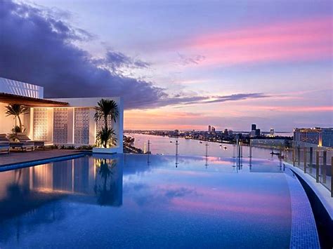 luxury hotels in phnom penh