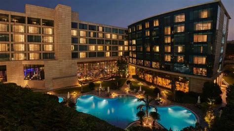 luxury hotels near mumbai airport