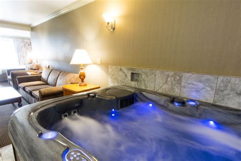 luxury hotels with hot tub in room near me