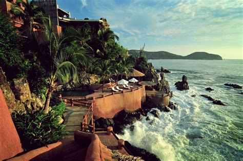 luxury resorts in zihuatanejo mexico