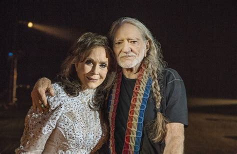 lyrics to lay me down loretta lynn