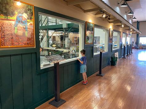 Macadamia Nut Hawaii Factory