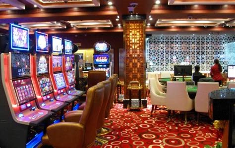 Macau Locals Gamble at Record Low Rates