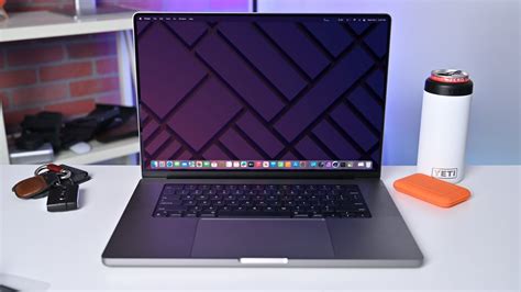 macbook pro m2 max 16