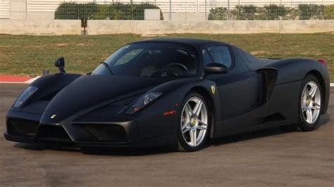 Macchina nera opaca: il fascino misterioso dell'auto più elegante del momento