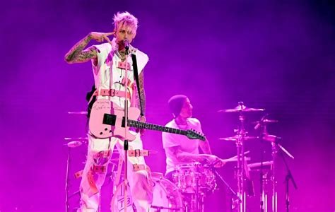 Machine Gun Kelly Gets Punched At His Concert 92 Q