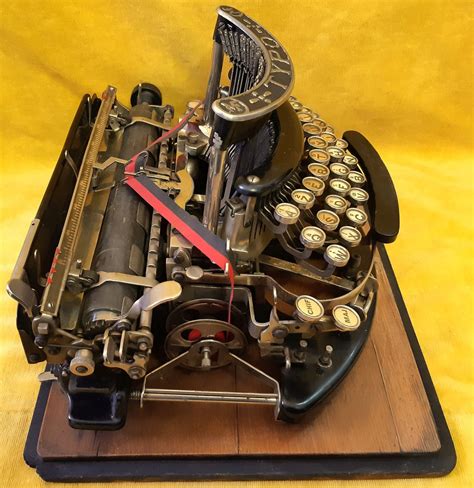 ANCIENNE MACHINE A ECRIRE REMINGTON MONARCH DELUXE BY413670 1970 M2052 Blanc/Noir Métal