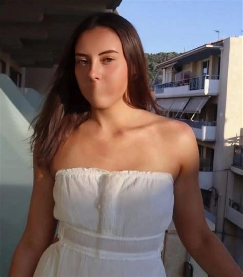 mackenzie nude holmes