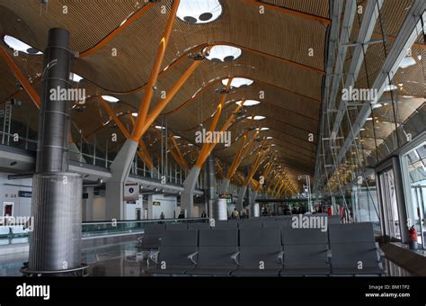 madrid airport terminal 4 to terminal 4s