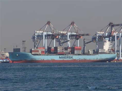 maersk jakarta vessel current position