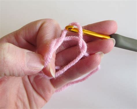 how to crochet the magic ring tutorial Magic ring crochet, Crochet