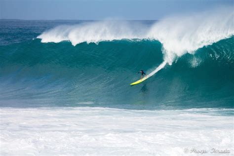 First XL Swell of the Season for Waimea and Rest of Oahu Magicseaweed