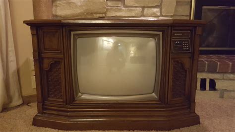 magnavox console tv from 1970s