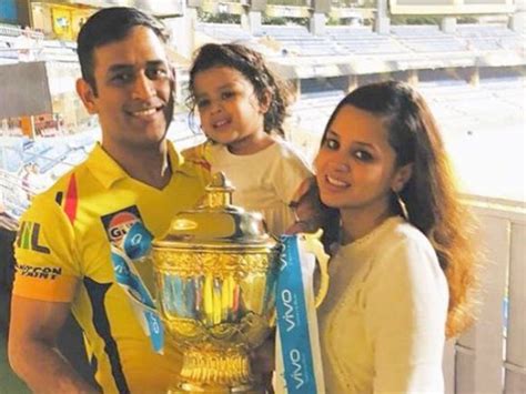 mahendra singh dhoni wife and daughter