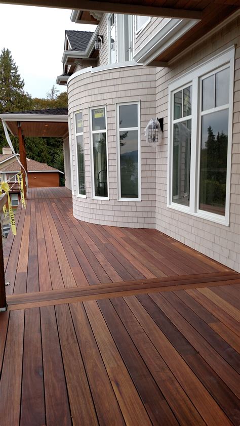 Best Deck Stain Color with YELLOW SIDING ? [PHOTOS]