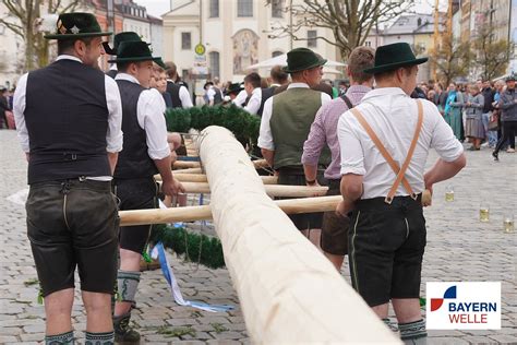 maibaumaufstellen landkreis traunstein 2024