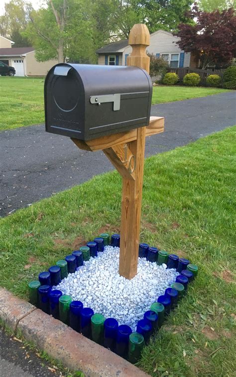 Mailbox Gardening Mailbox landscaping, Mailbox garden, Flower bed designs