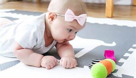 5 Rekomendasi Mainan Bayi 3 Bulan untuk Menstimulasi Perkembangannya
