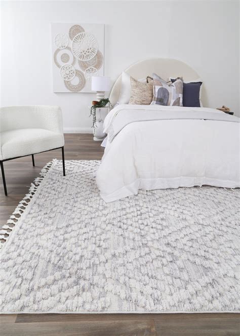Maintaining White Rugs for Bedroom