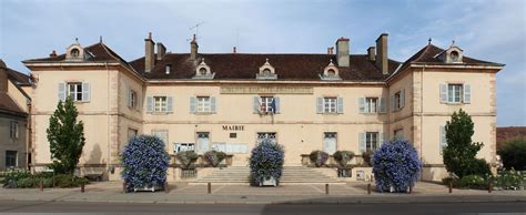 mairie de louhans adresse