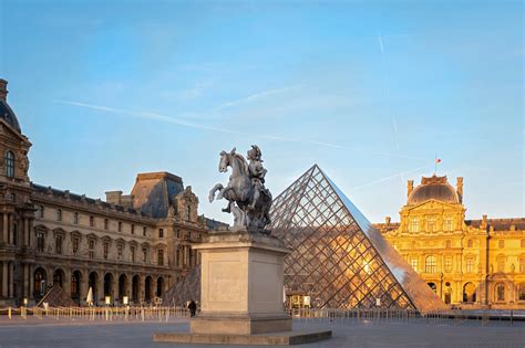 major landmarks paris