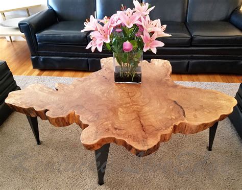 Remodelaholic DIY Simple Wood Slab Coffee Table