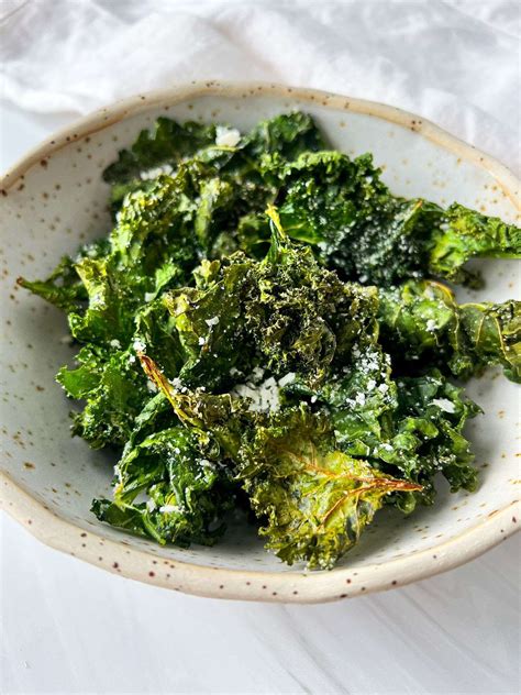 Crunch Time: Learn How to Make Kale Chips at Home