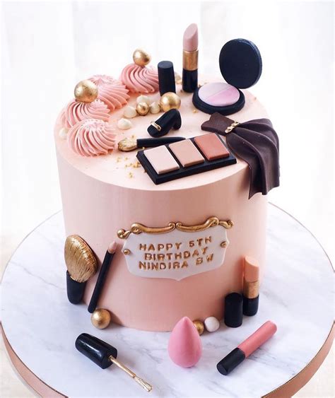 Makeup Cake With Flowers