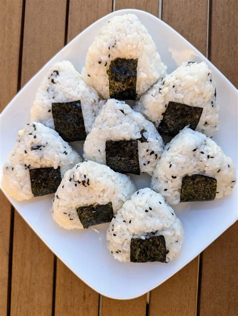 making onigiri