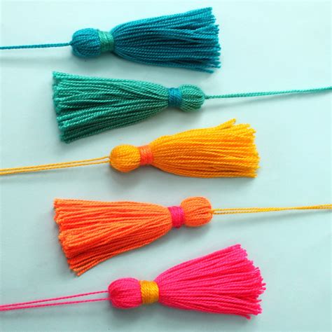 Making Tassels With Wool