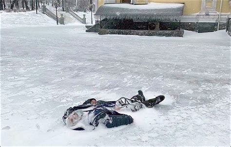 man frozen to death