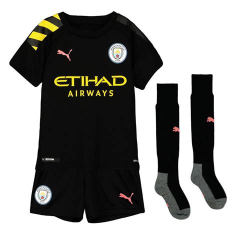 manchester city football kit age 7-8