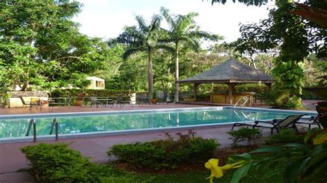mandeville jamaica hotel with pool