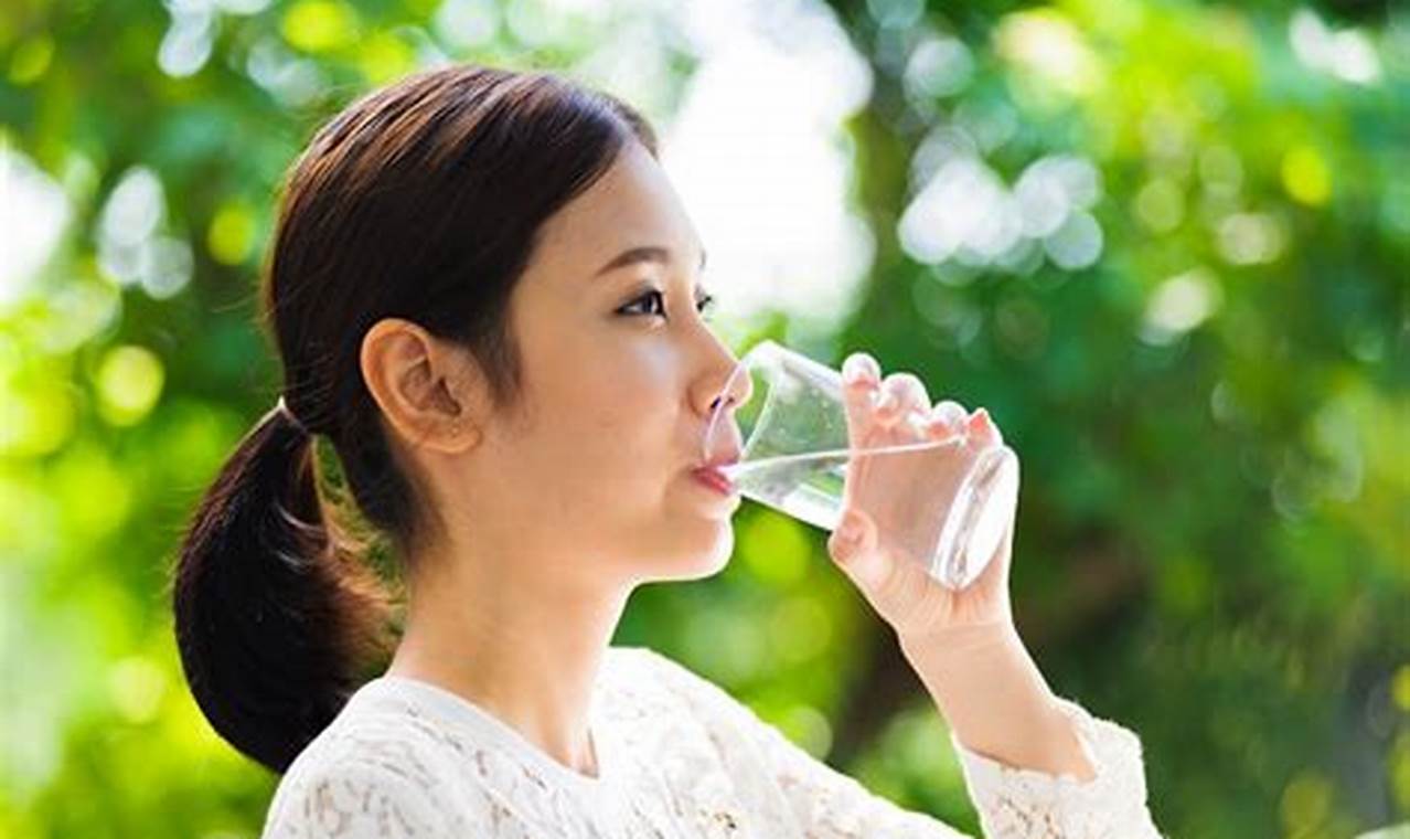 manfaat banyak minum air putih untuk wajah