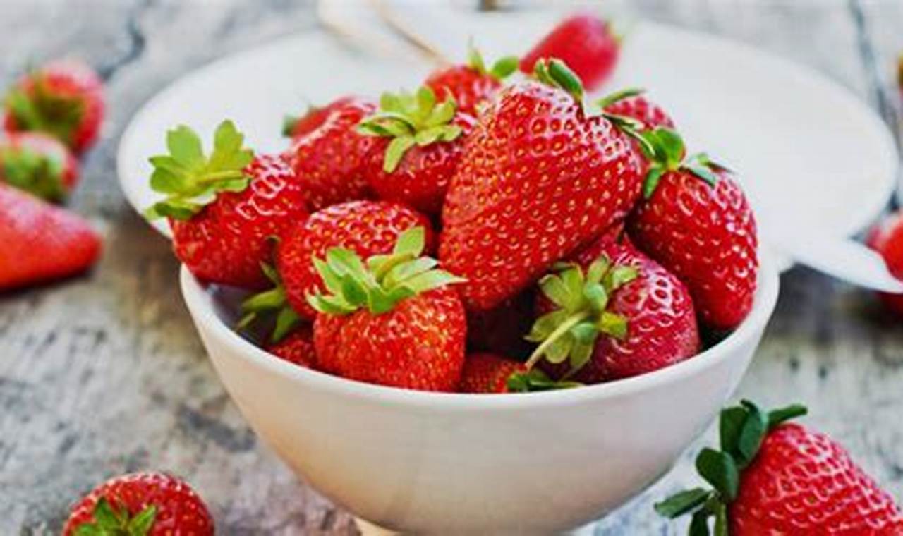 Unveil Manfaat Buah Strawberry untuk Wajah yang Jarang Diketahui