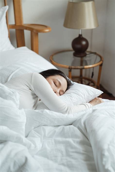 Temukan 10 Khasiat Lepas Bra Saat Tidur yang Jarang Diketahui