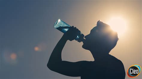 5 Manfaat Minum Air Hangat Sebelum Tidur yang Jarang Diketahui