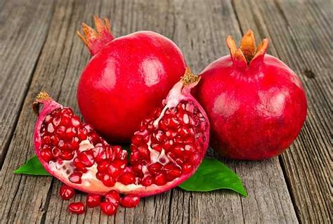 manfaat biji buah delima untuk kanker kulit