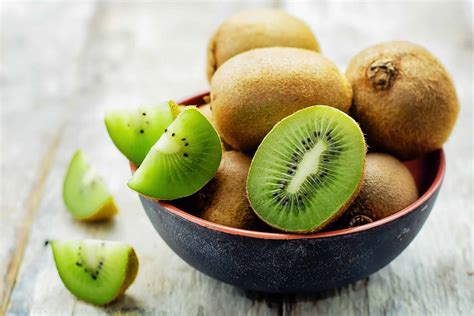 manfaat dan khasiat kulit buah kiwi