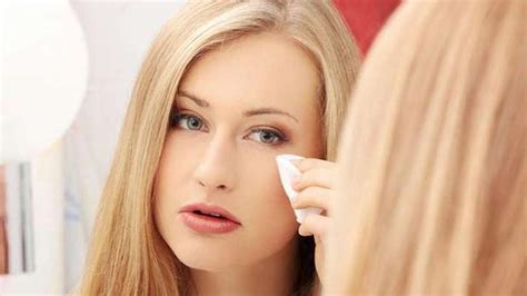 Menghapus Makeup