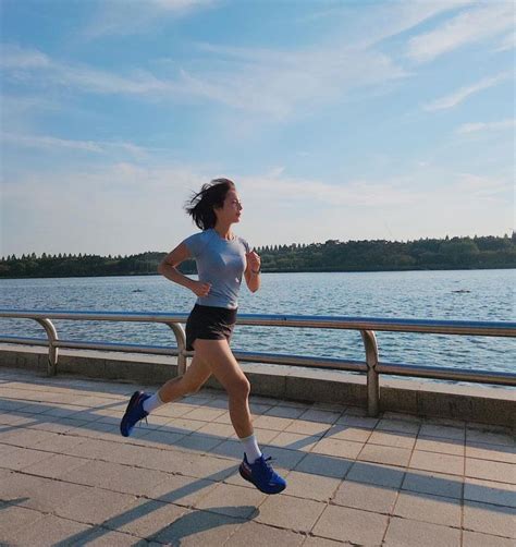 Temukan 7 Manfaat Jogging Siang Hari yang Jarang Diketahui