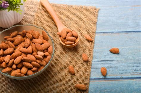 7 Manfaat Kacang Almond yang Jarang Diketahui, Wajib Dicoba!