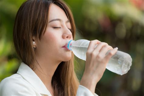 Temukan 7 Manfaat Minum Air Putih 3 Liter Sehari yang Jarang Diketahui