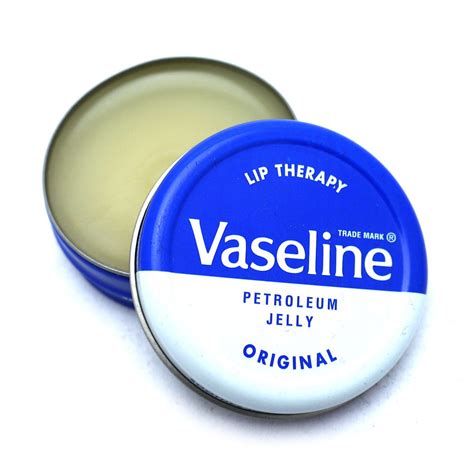 Temukan 7 Manfaat Vaseline Lip Therapy Original yang Jarang Diketahui