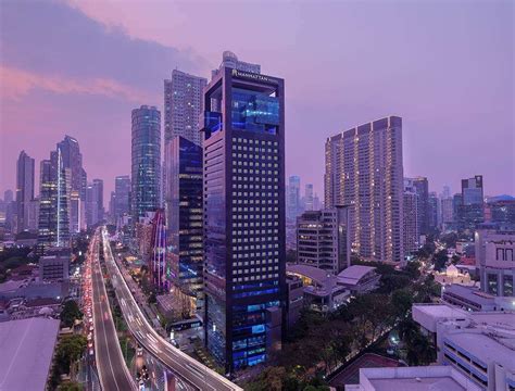 manhattan hotel jakarta traveloka