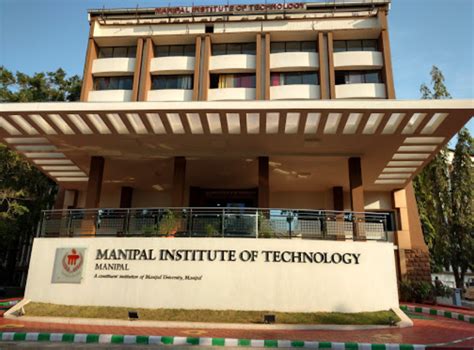 manipal university btech average review