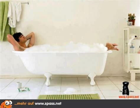 Uomo Divertente, Vasca, Vasca, Squalo, Bagnante Immagine Stock Immagine di domestico, bagno